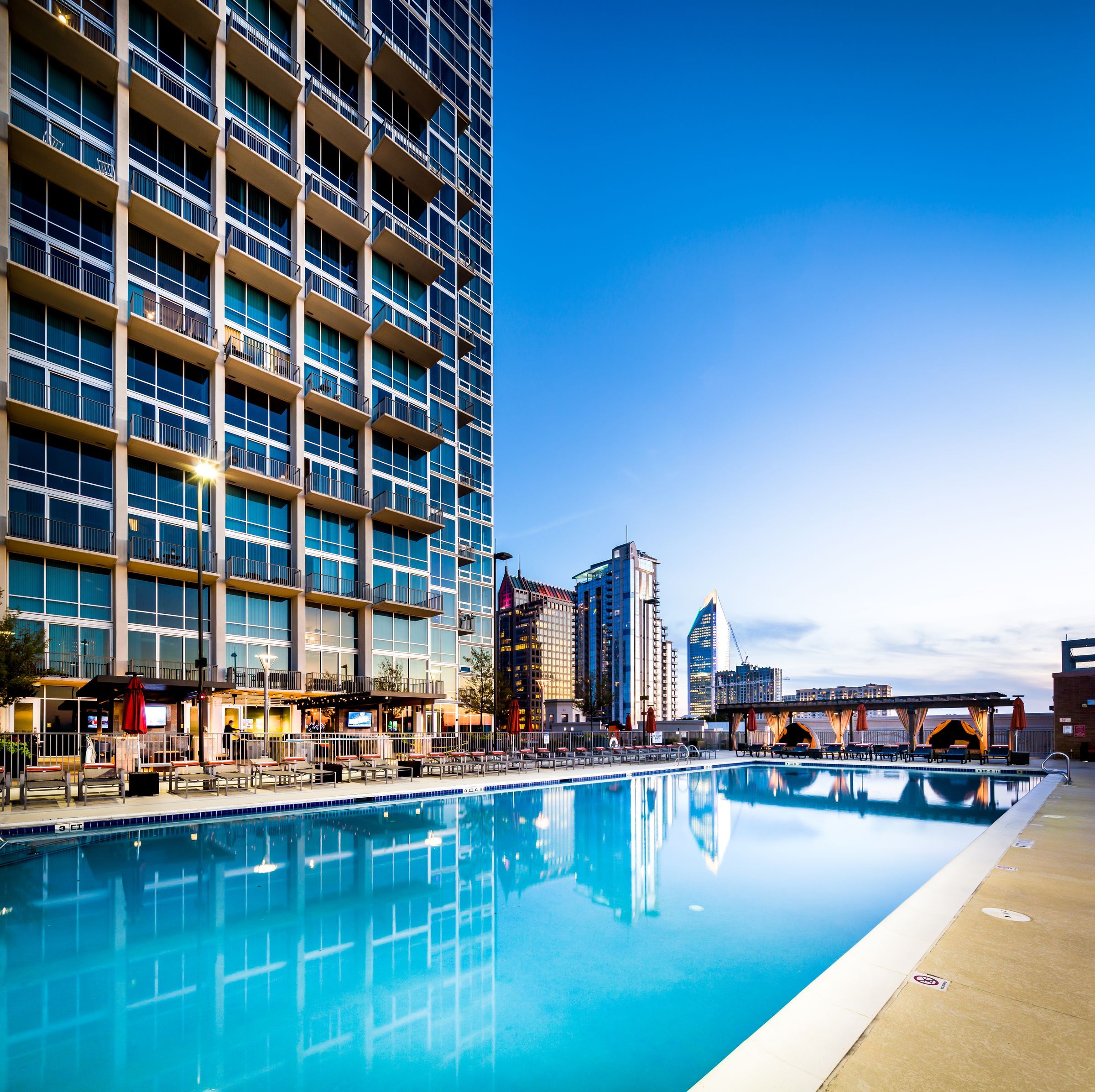The Vue Charlotte rooftop luxury pool with surrounding outdoor lounge area